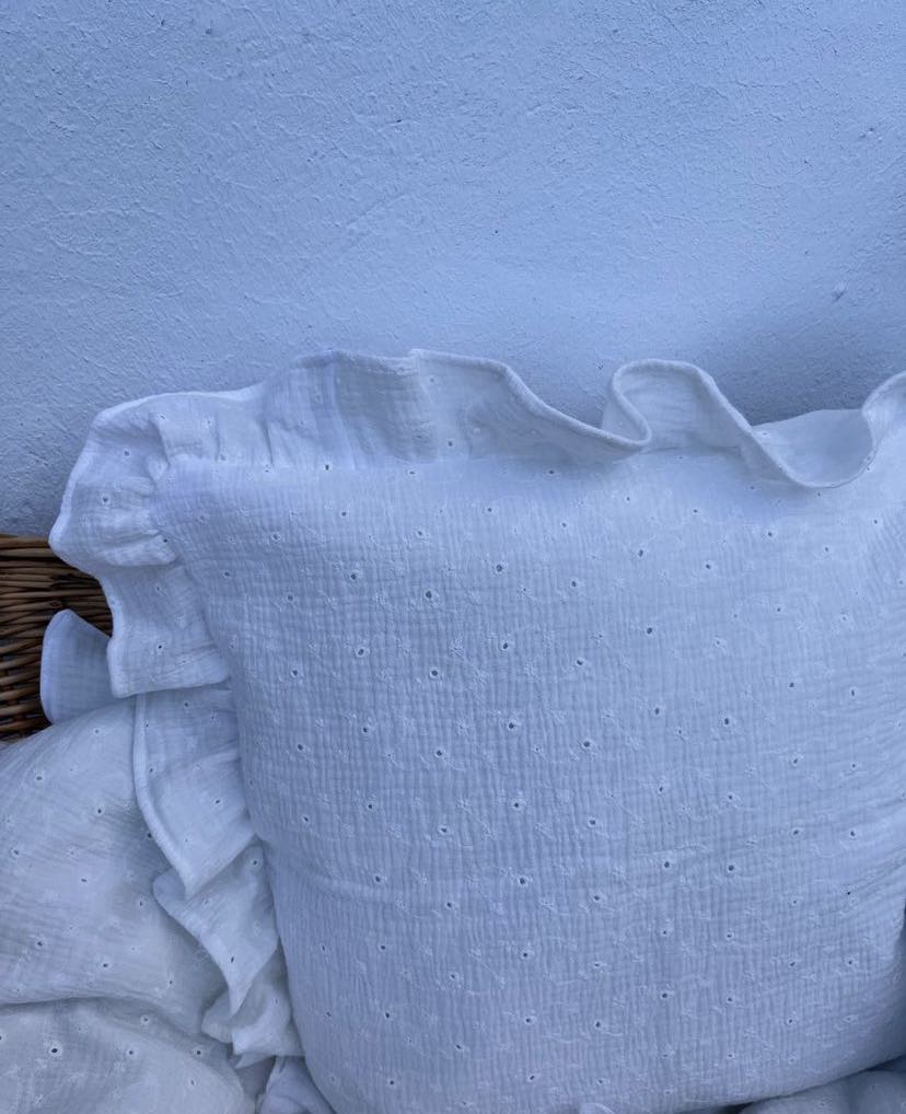 Sengetøj med pude med flæse på