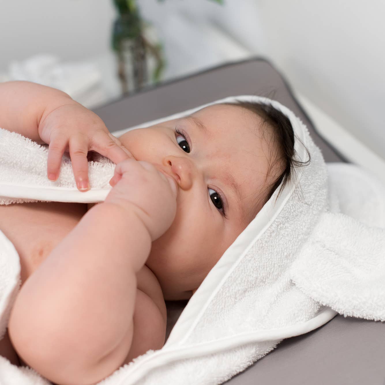 Håndklæde med broderet bogstav