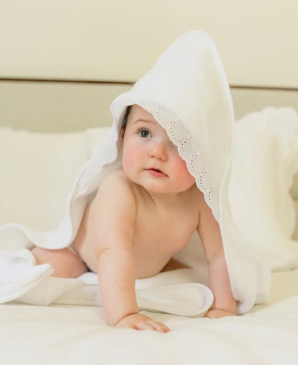 Håndklæde med broderet bogstav