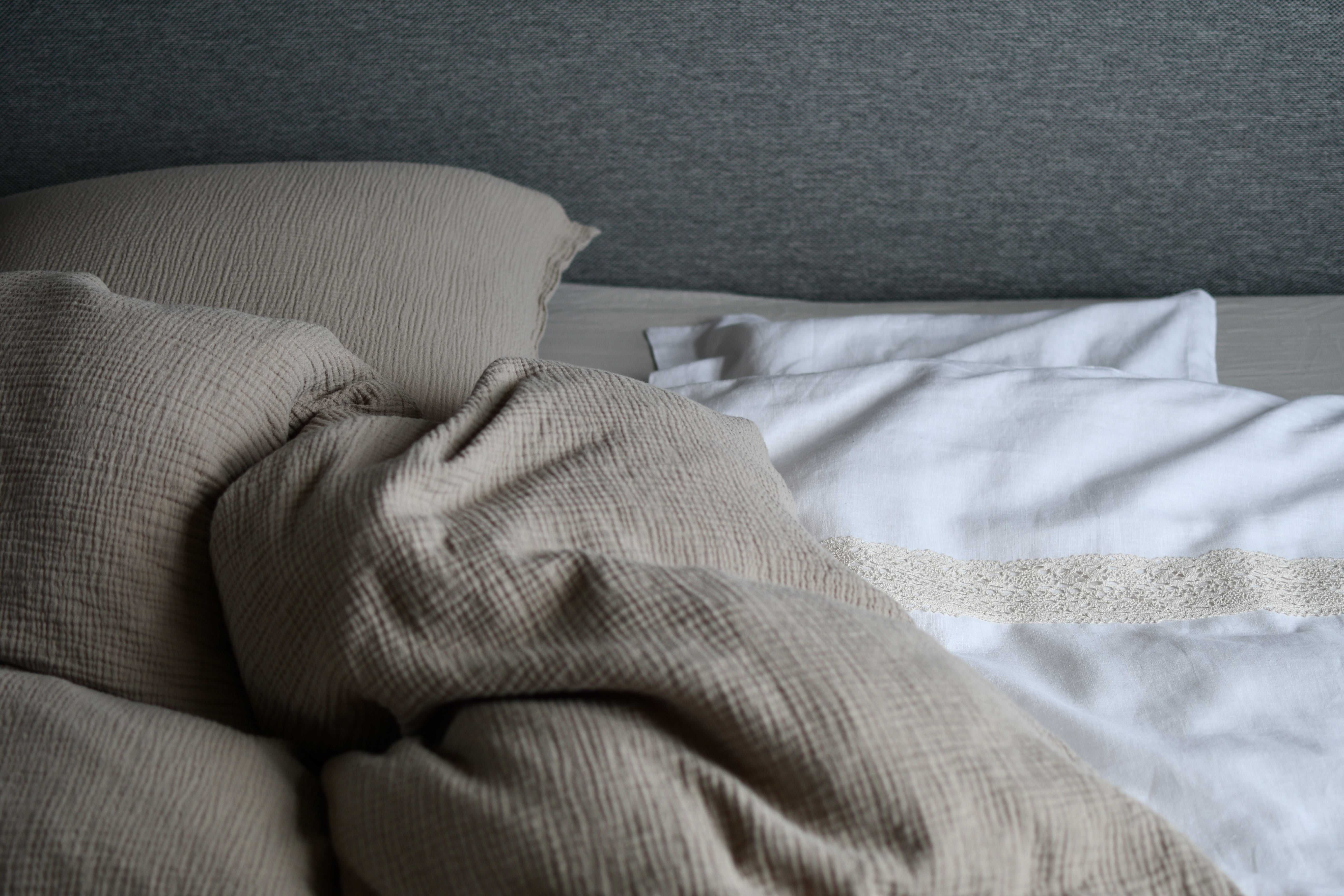 Sengetøj med broderet navn