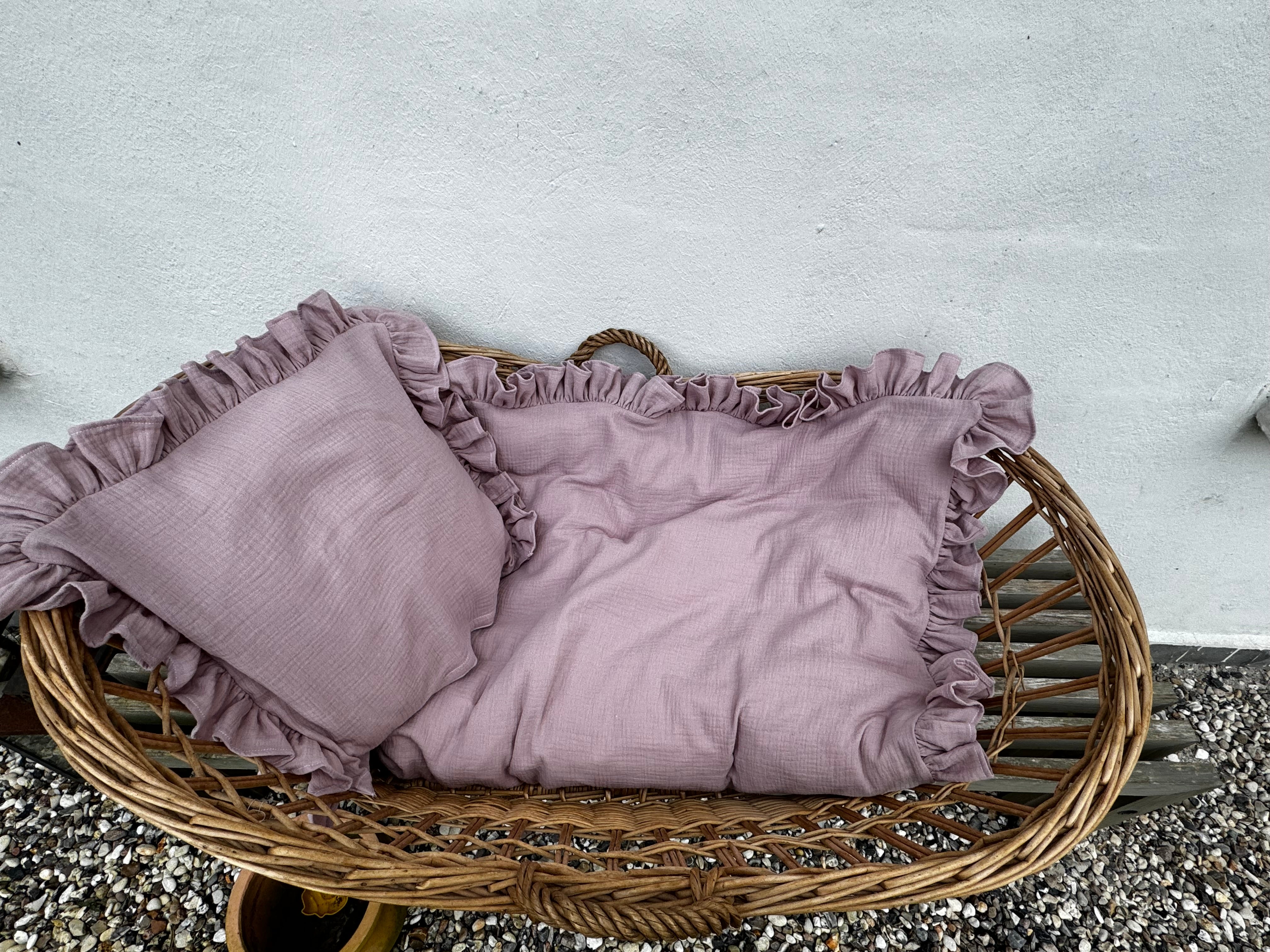 Sengetøj med flæse på både dyne og pude betræk