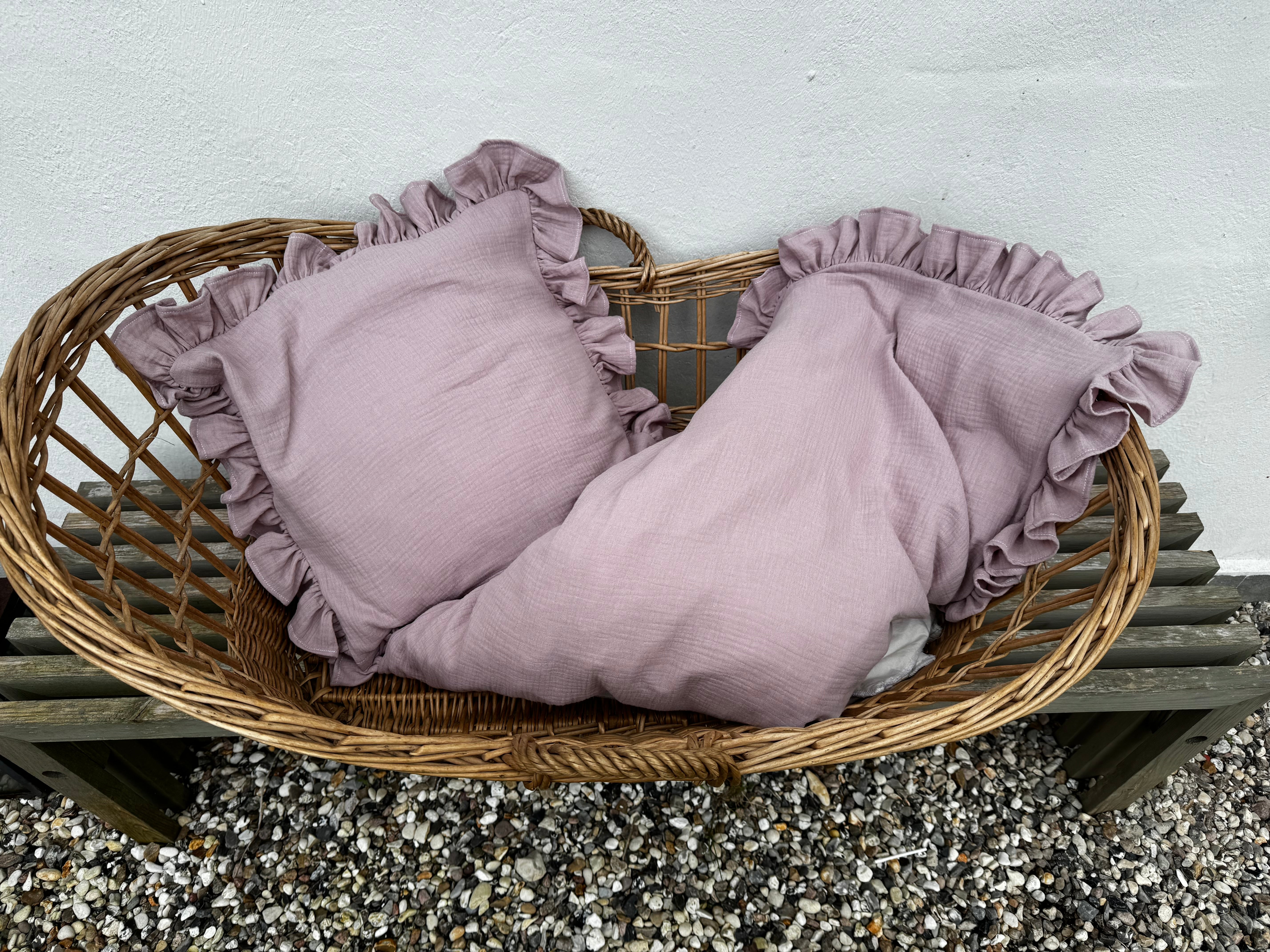 Sengetøj med flæse på både dyne og pude betræk