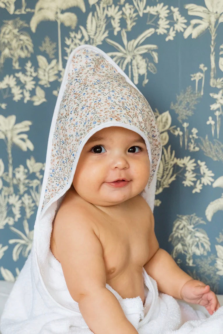 Håndklæde med broderet bogstav