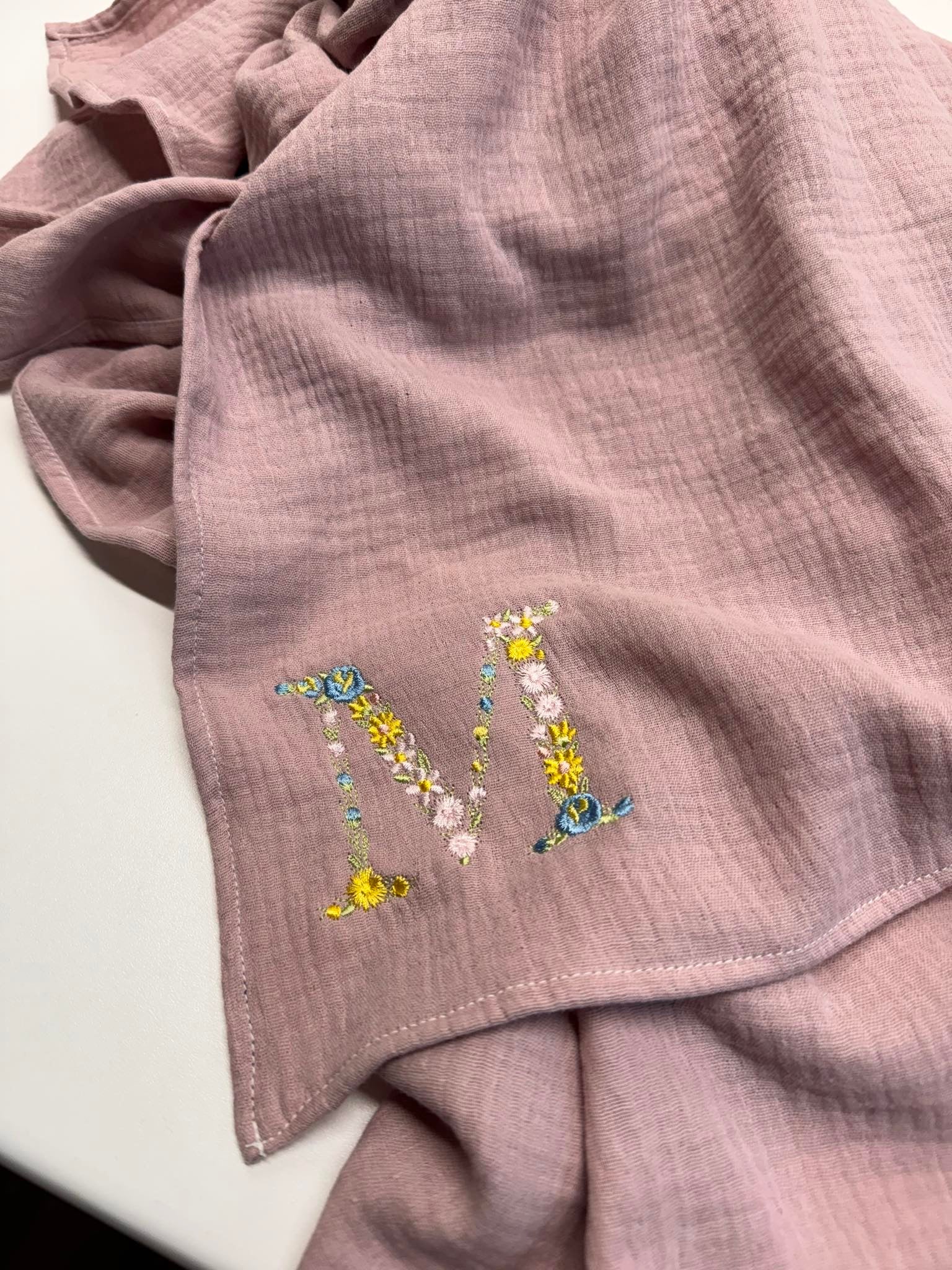 Svøb med bogstav - 100x140 / Babypink
